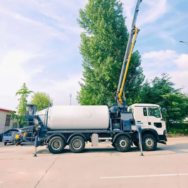 Self Loading Mixer with Pump